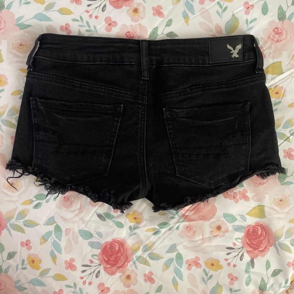 AMERICAN EAGLE OUTFITTERS Cut-off Jean Shorts. Black and women’s size 4. - Picture 3 of 4